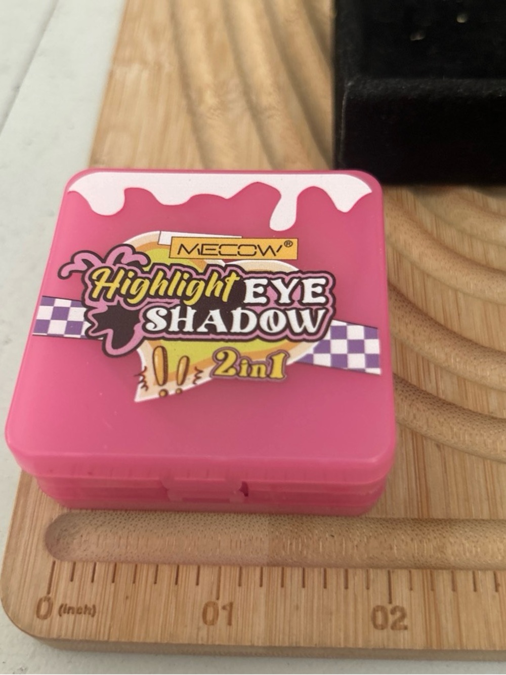 Highlight and eye shadow